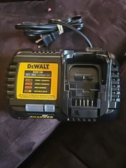 DCB1106 – 6Ah 12v/20v Authentic DEWALT Charger – NEW