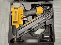 DEWALT Finish Nailer USED 15 Ga « DA » Style Angle Finish Air Nailer DWFP72155